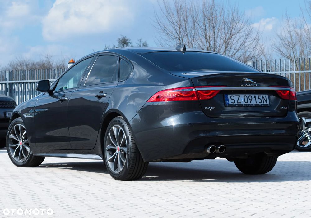 Jaguar XF 20d R-Sport - 30