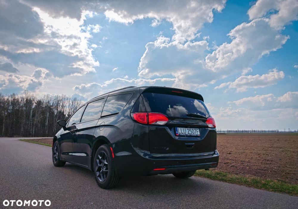 Chrysler Pacifica - 3
