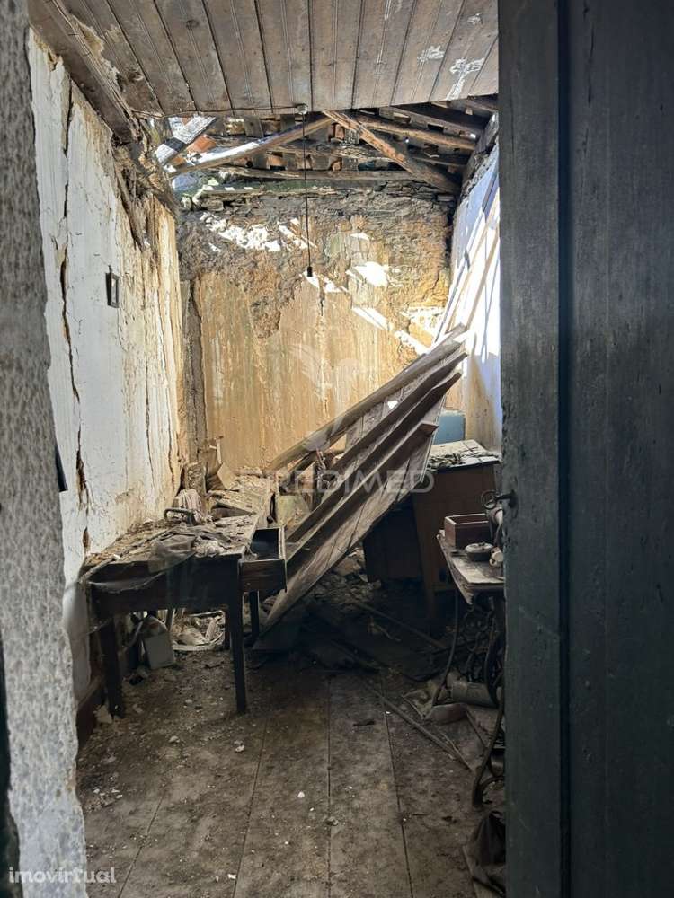 Moradia  em Ruínas, em Barcos , Tabuaço - Grande imagem: 5/13