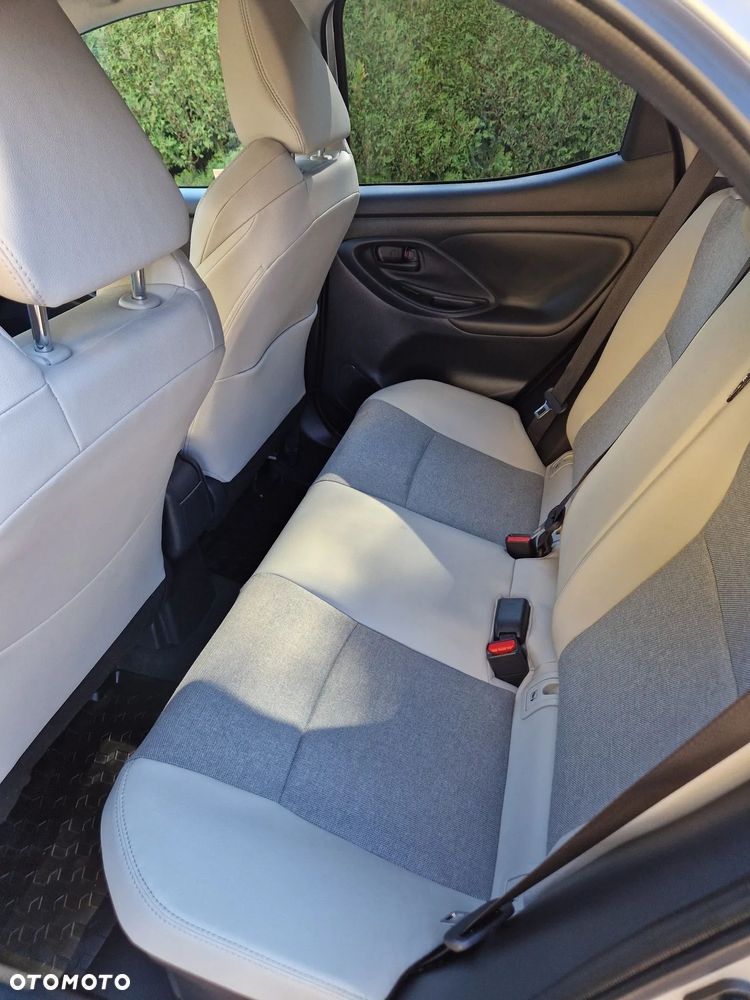 Toyota Yaris Hybrid 1.5 Executive - 6