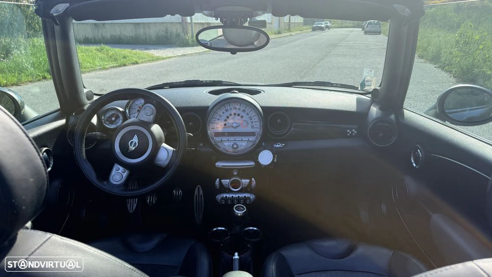 MINI Cabrio John Cooper Works - 8