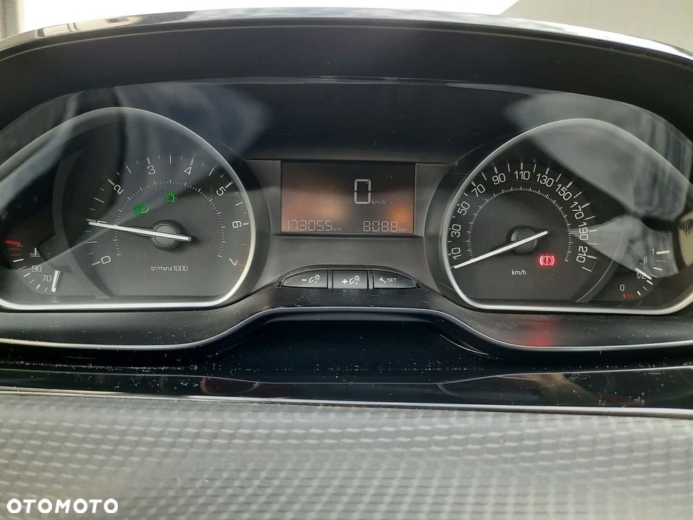 Peugeot 2008 1.2 Pure Tech Active S&S - 17