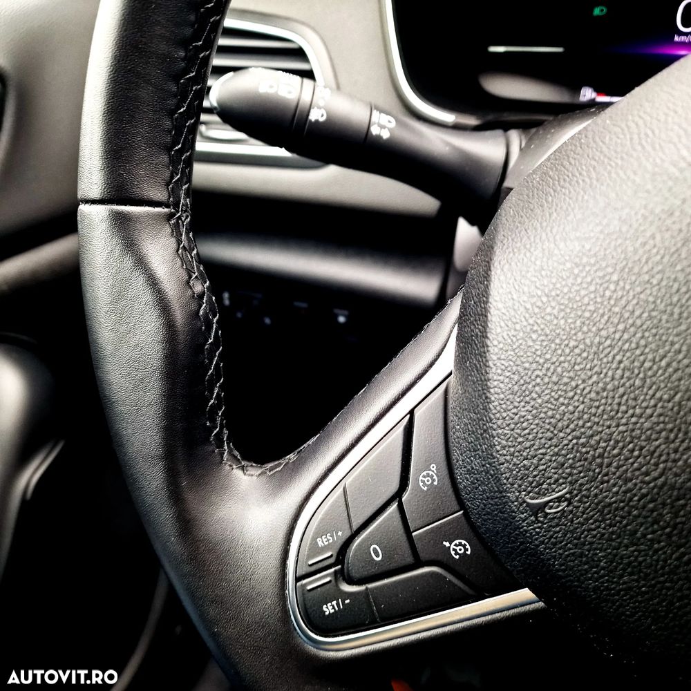 Renault Megane TCe 140 GPF Techno - 17