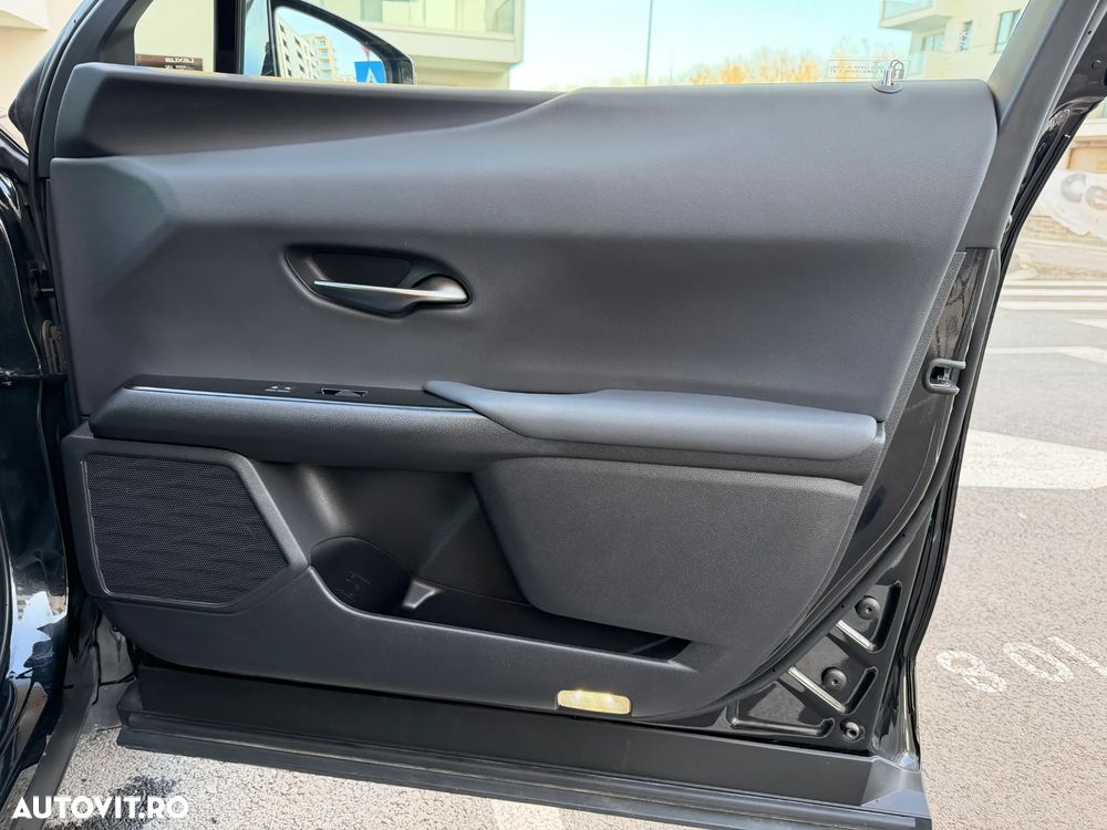 Lexus UX 250h E-FOUR Luxury ML - 30