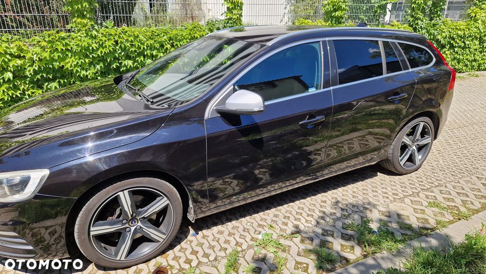Volvo V60 T5 Drive-E R-Design Momentum - 1