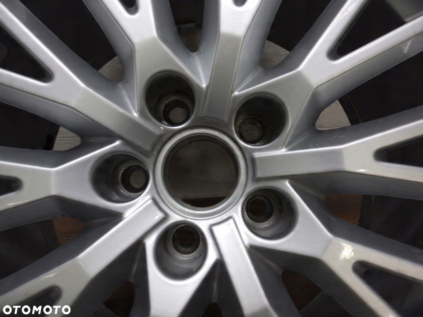Felga Audi TT 8S0 E8.5Jx18H2 Et50 5x112 8S0 601025 D - 2