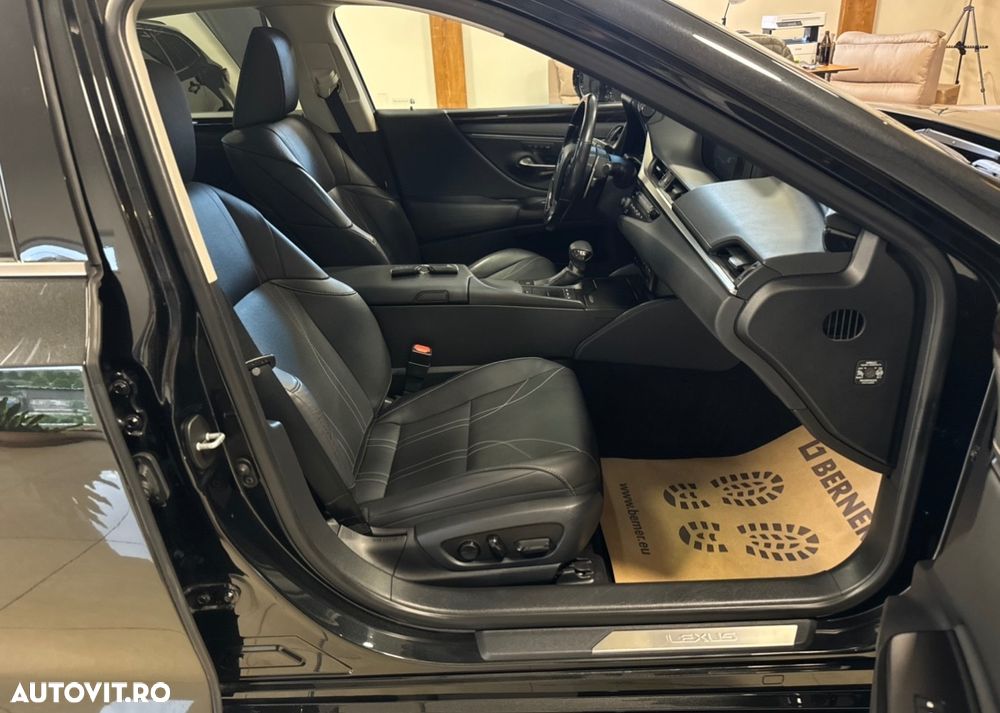 Lexus Seria ES 300h 2.5 TNGA HV 25H- 4X2 CVT Executive - 13