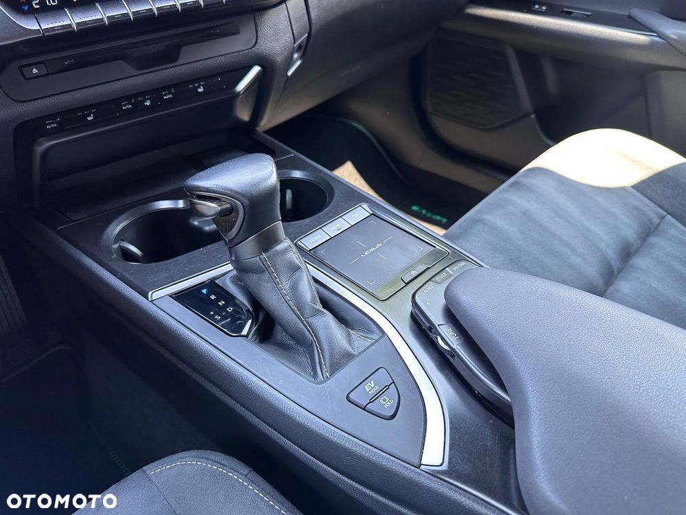 Lexus UX 250h Business Edition - 25