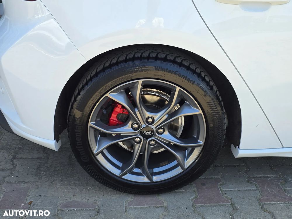 Ford Focus 1.5 EcoBoost ST-Line - 30