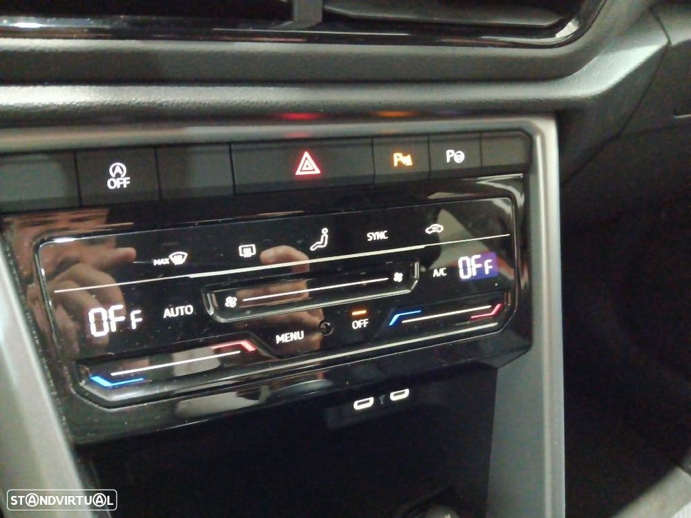 VW T-Roc 1.0 TSI Urban - 23