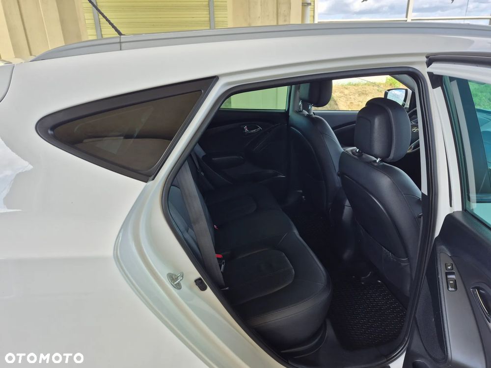 Hyundai ix35 2.0 CRDi 4WD Automatik Fifa World Cup Silver Edition - 10