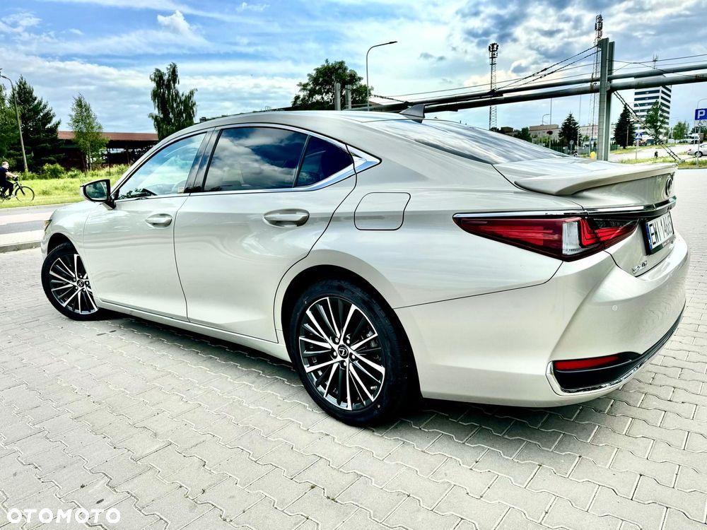 Lexus ES 300h Prestige - 16