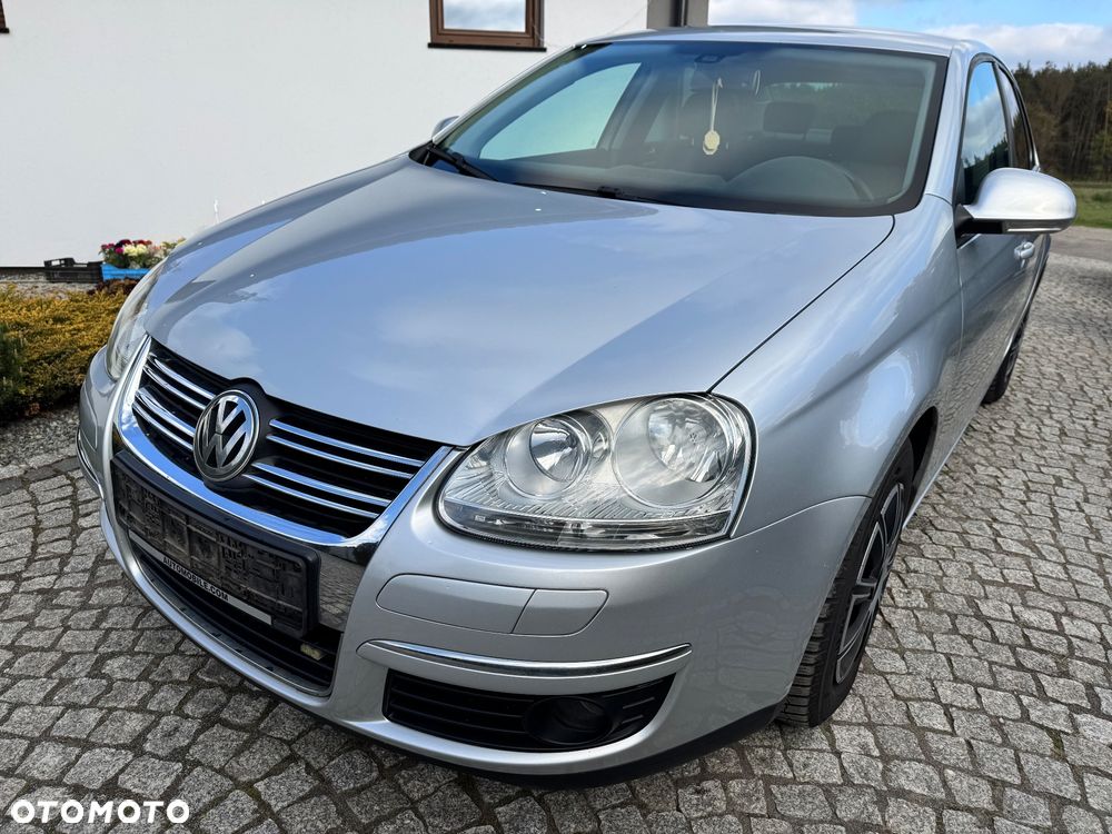 Volkswagen Jetta - 2