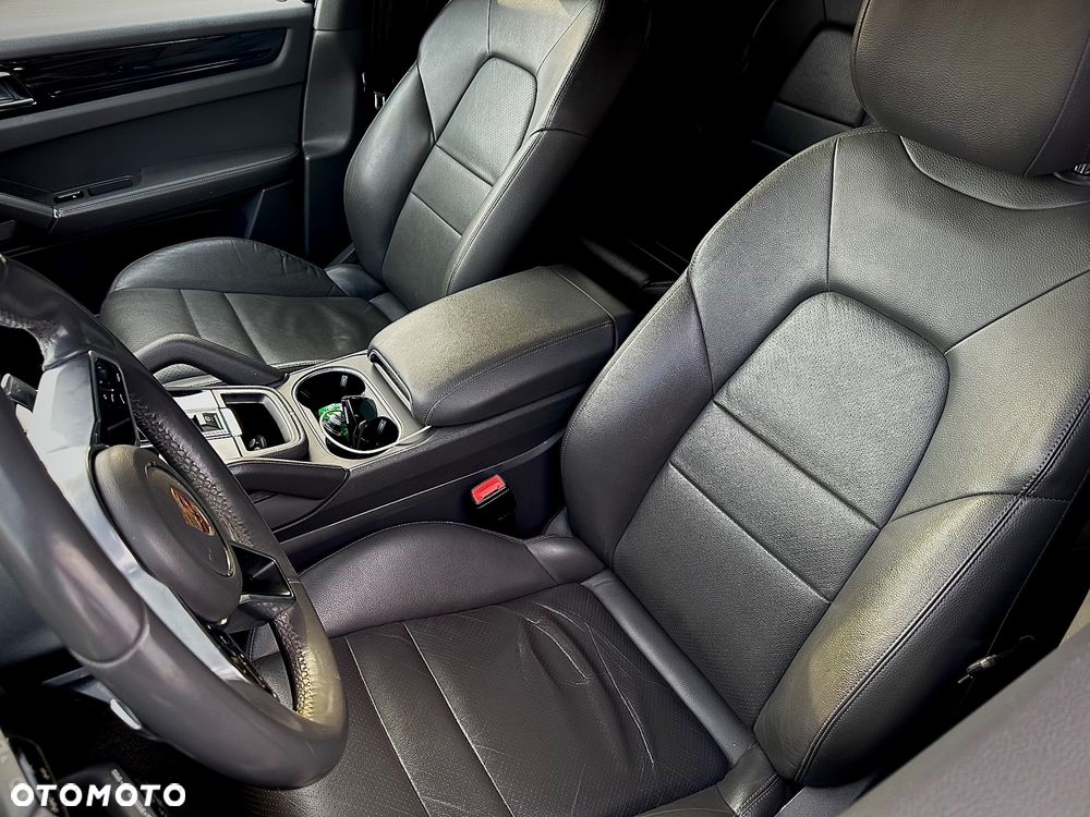 Porsche Cayenne Standard - 19