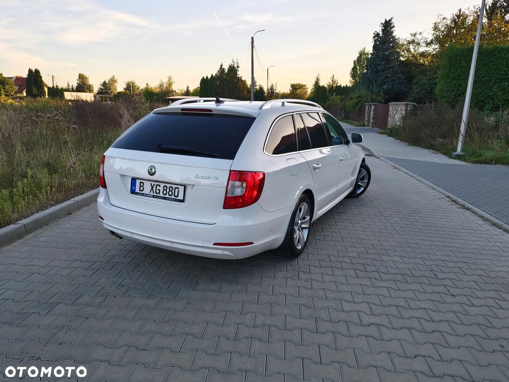 Skoda Superb 2.0 TDI DSG Ambition - 5
