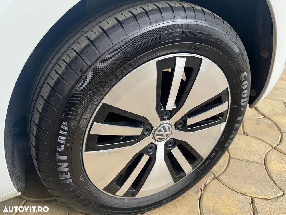 Volkswagen e-Golf - 9
