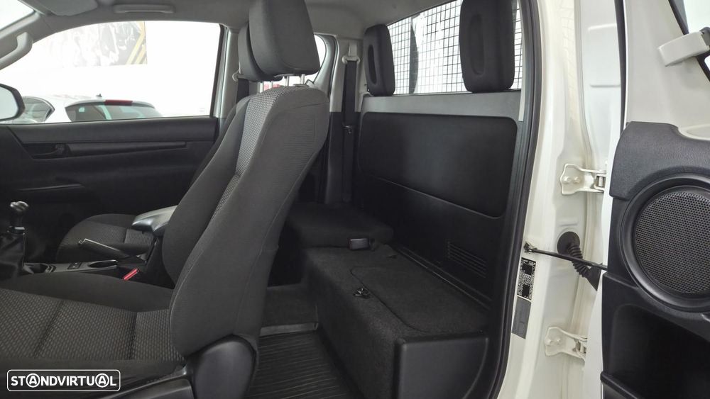 Toyota Hilux Extra-Cab 2.4 D-4D 4X4 - 12