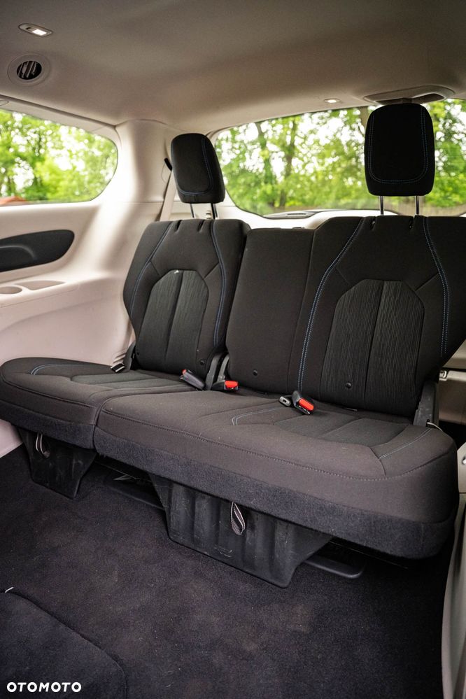 Chrysler Pacifica - 23