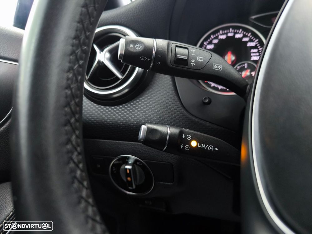 Mercedes-Benz A 180 d AMG Line - 19