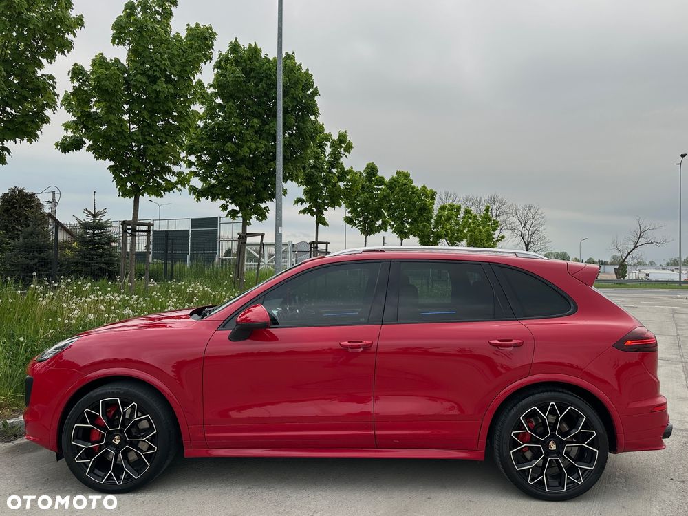 Porsche Cayenne GTS - 8