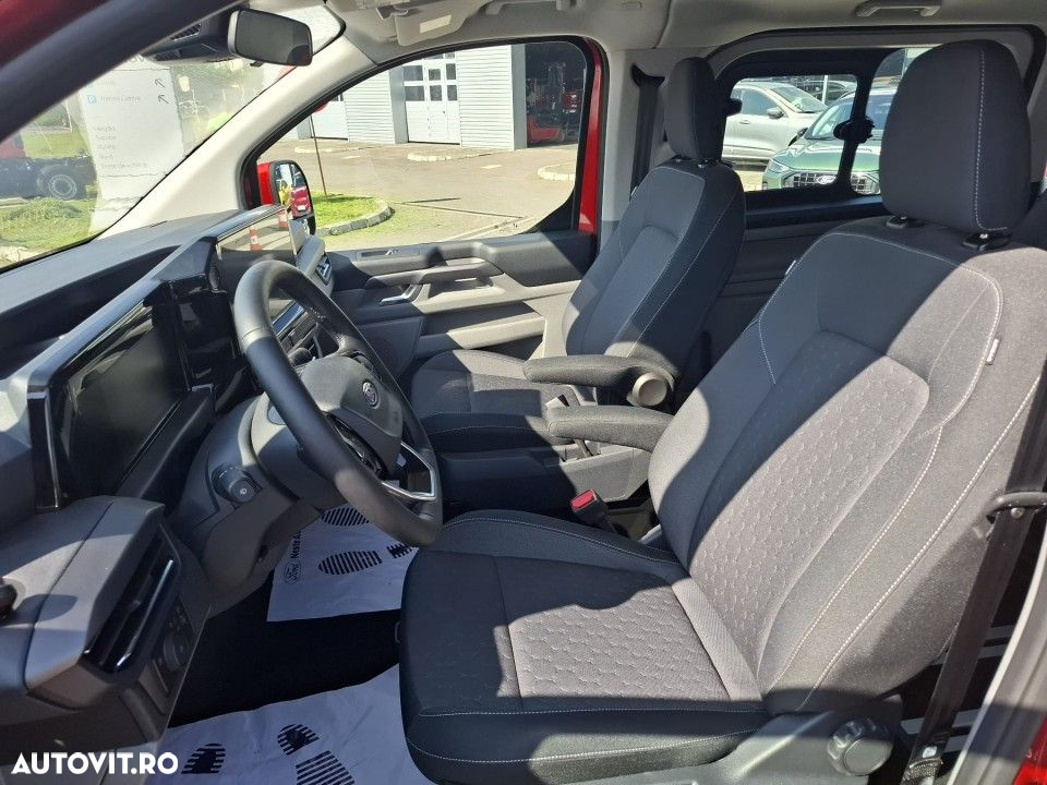Ford Tourneo Custom - 12