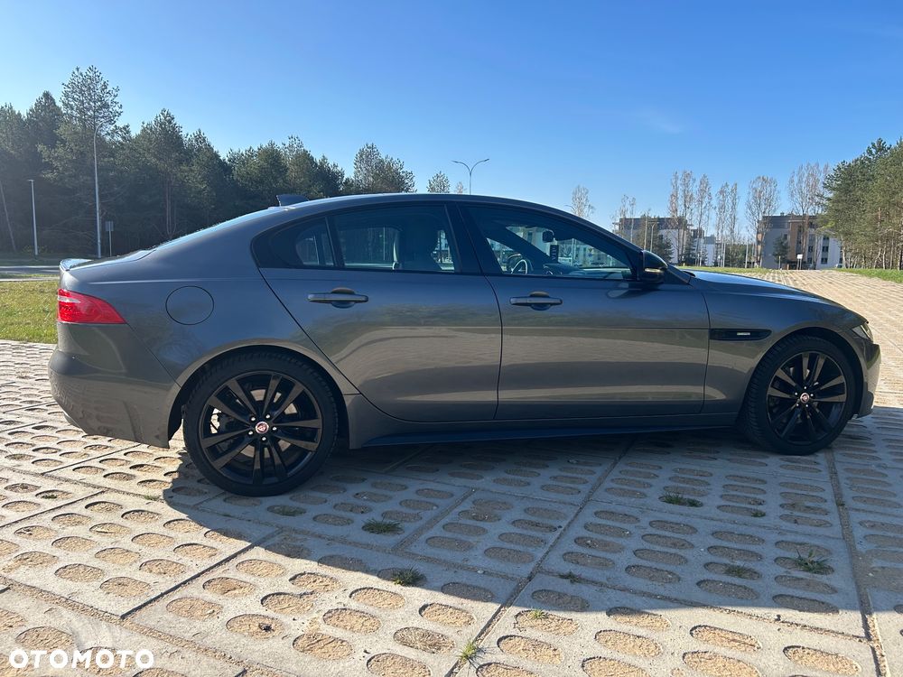 Jaguar XE - 16