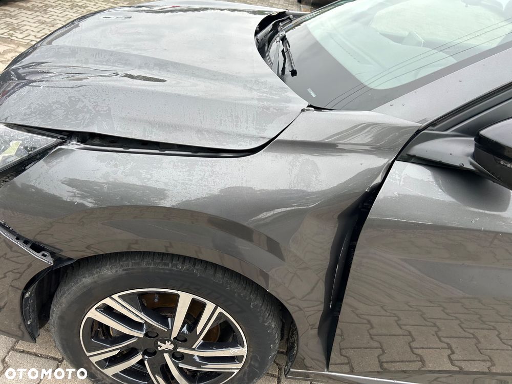 Peugeot 208 - 30