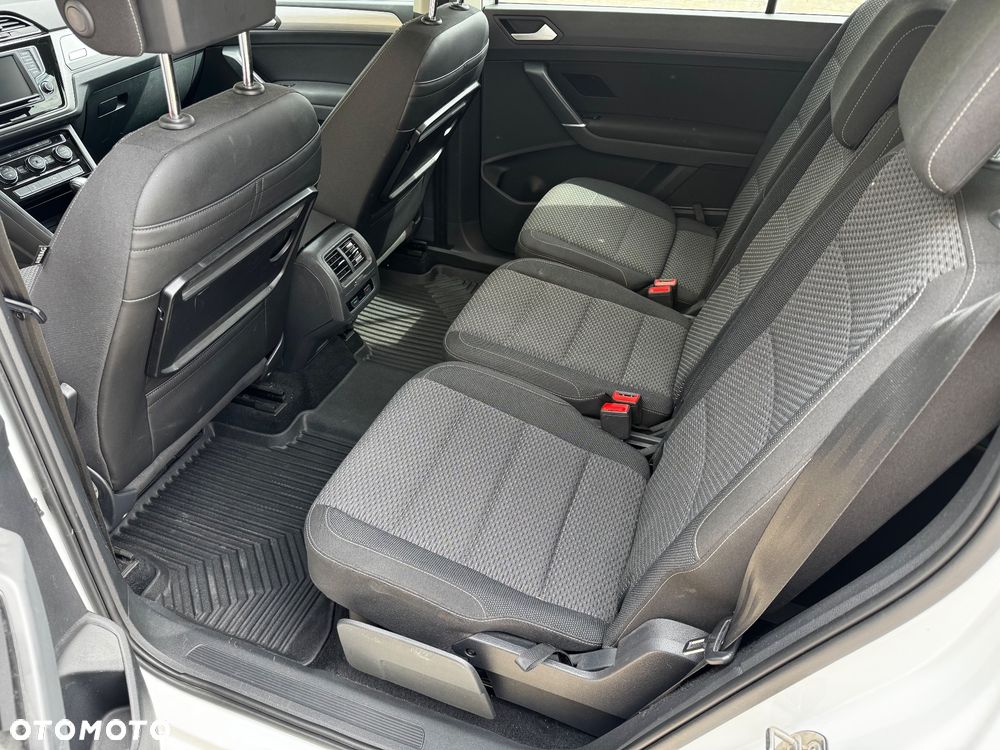 Volkswagen Touran - 16