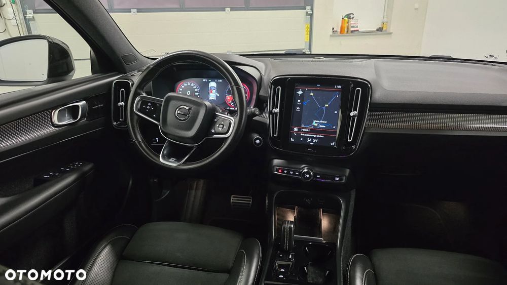 Volvo XC 40 D4 AWD Geartronic R-Design - 29