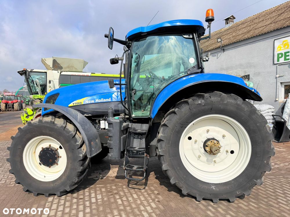 New Holland T7060 - 7
