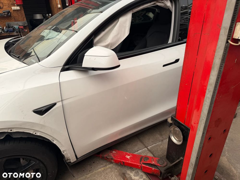 Tesla Model Y Long Range Dual Motor AWD - 9