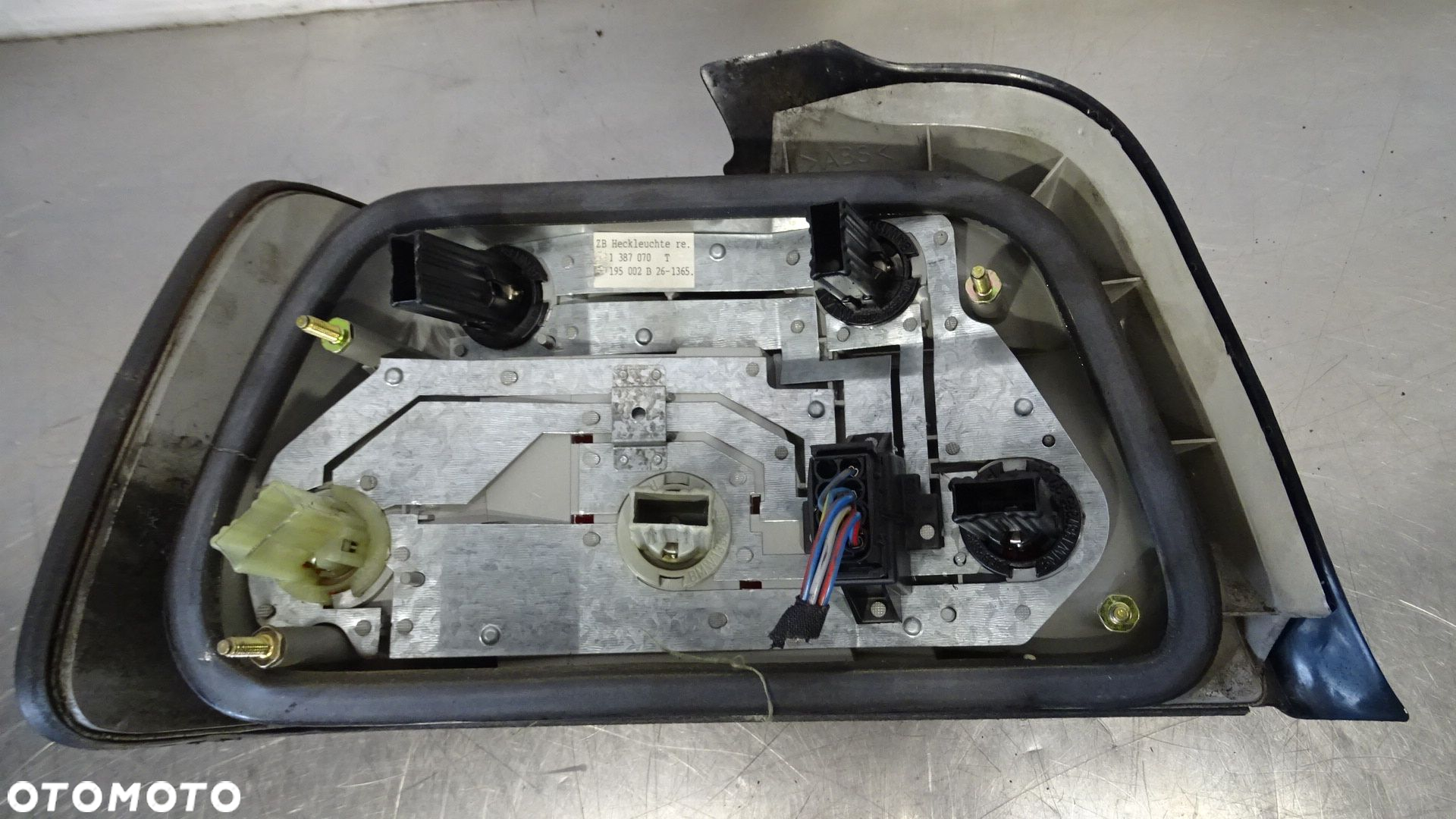 LAMPA PRAWA TYLNA BMW E36 1.8 - 4