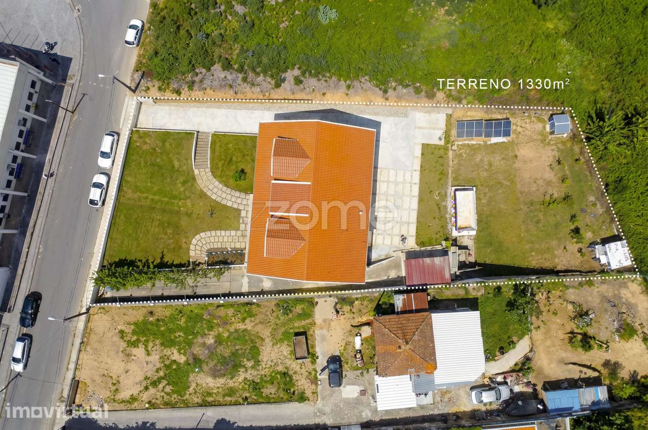 Moradia trifamiliar em Paços de Brandão Santa Maria da Feira - Grande imagem: 4/43