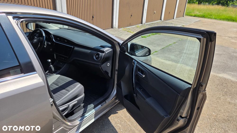 Toyota Auris 1.6 Premium Comfort - 10