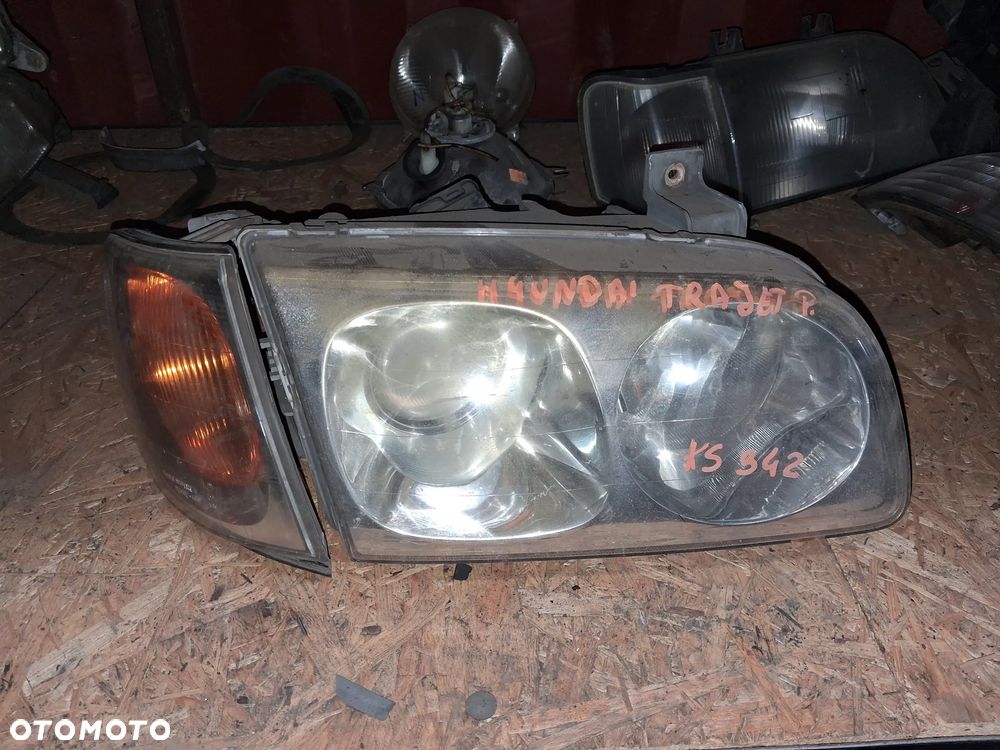 Reflektor LAMPA PRZÓD PRAWY PRAWA HYUNDAI TRAJET - 1