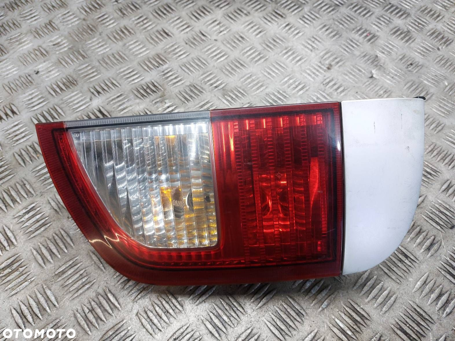 LAMPA PRAWY TYŁ SSANGYONG KYRON I - 2