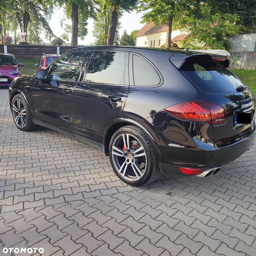 Porsche Cayenne Turbo S - 1