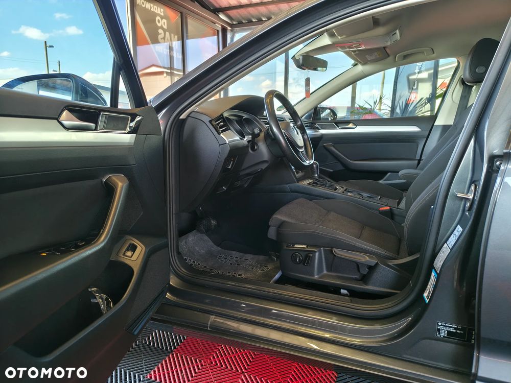 Volkswagen Passat 2.0 TDI SCR DSG Comfortline - 16
