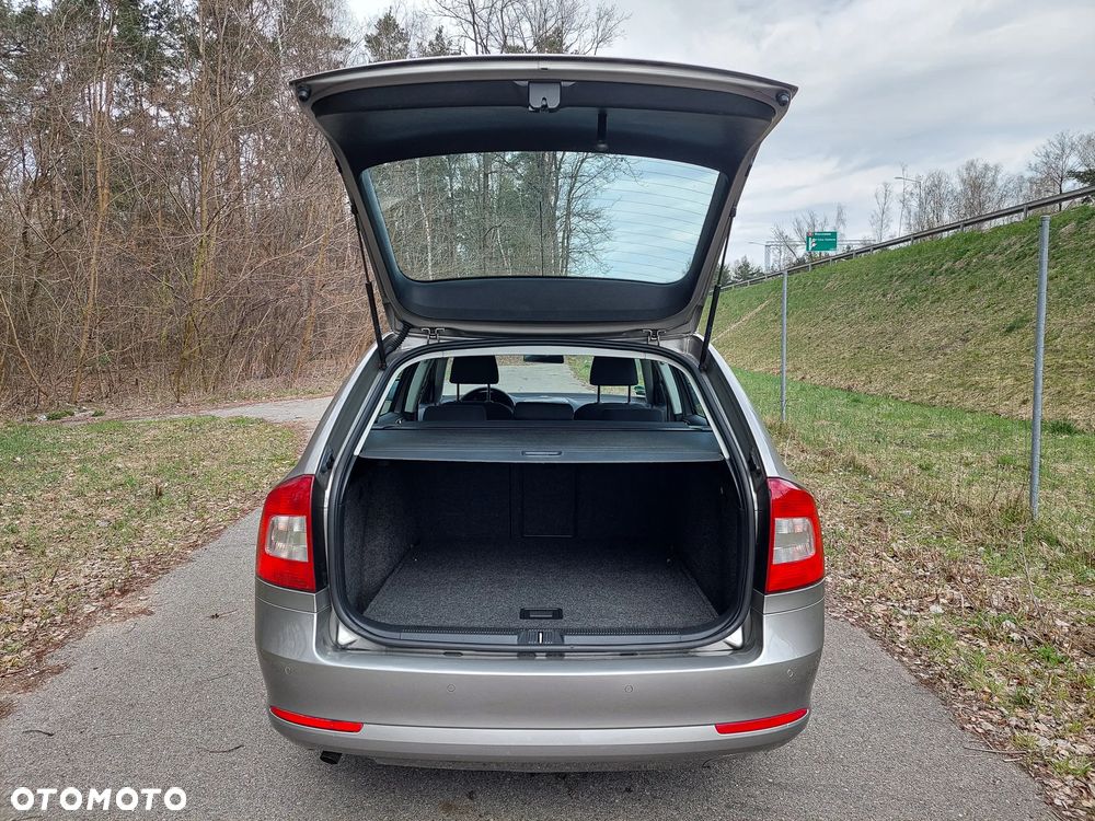 Skoda Octavia 1.6 Combi Style - 8