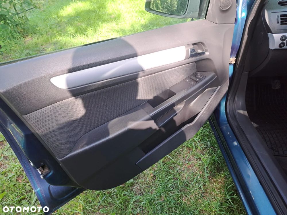 Opel Astra 1.6 Essentia - 9