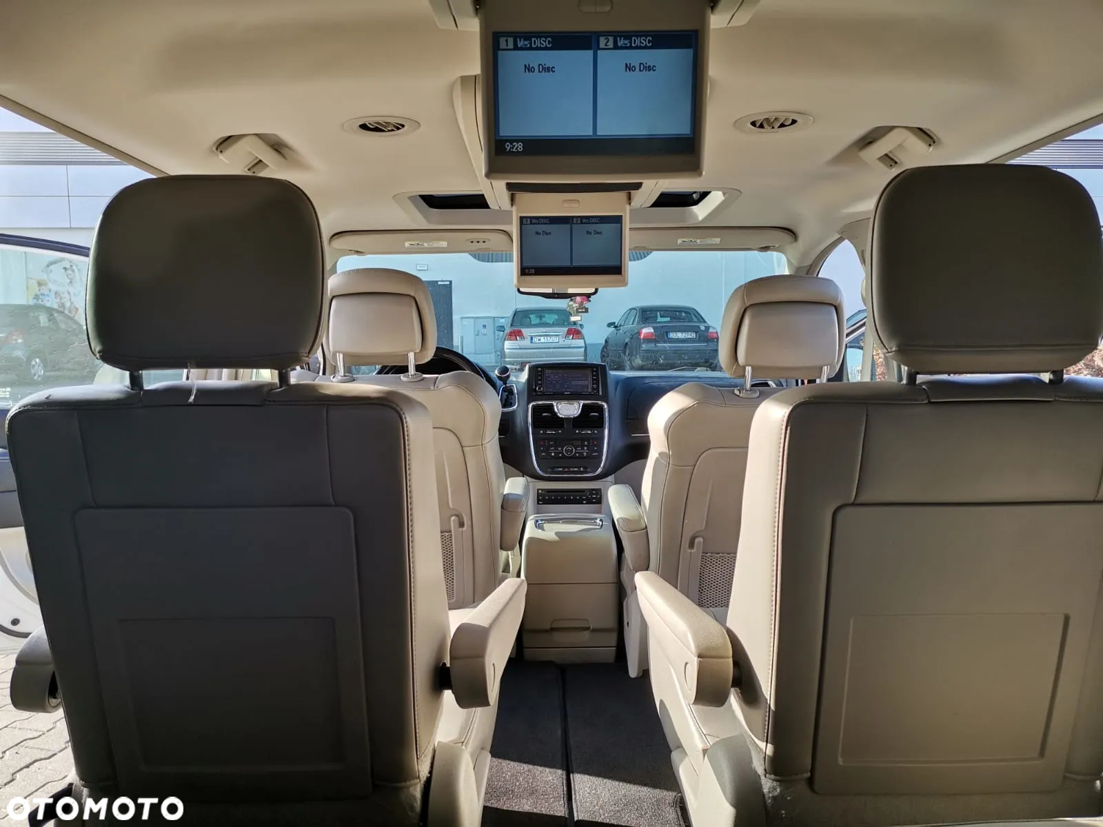 Chrysler Town & Country 3.6 Limited - 17