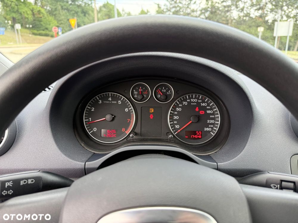 Audi A3 Sportback 1.6 FSI Ambiente - 23