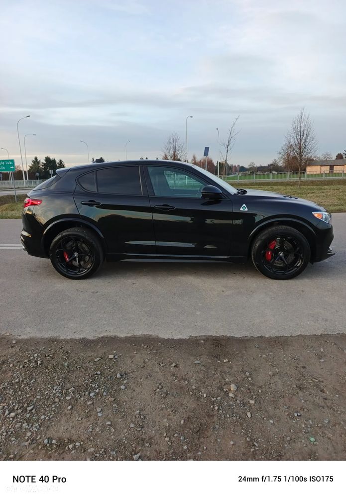 Alfa Romeo Stelvio V6 2.9 Bi-Turbo AT8-Q4 Quadrifoglio - 4