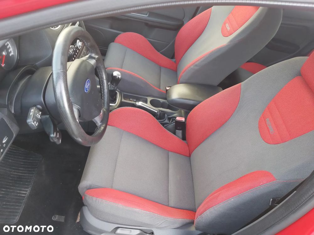 Ford Focus 2.5 ST - 11