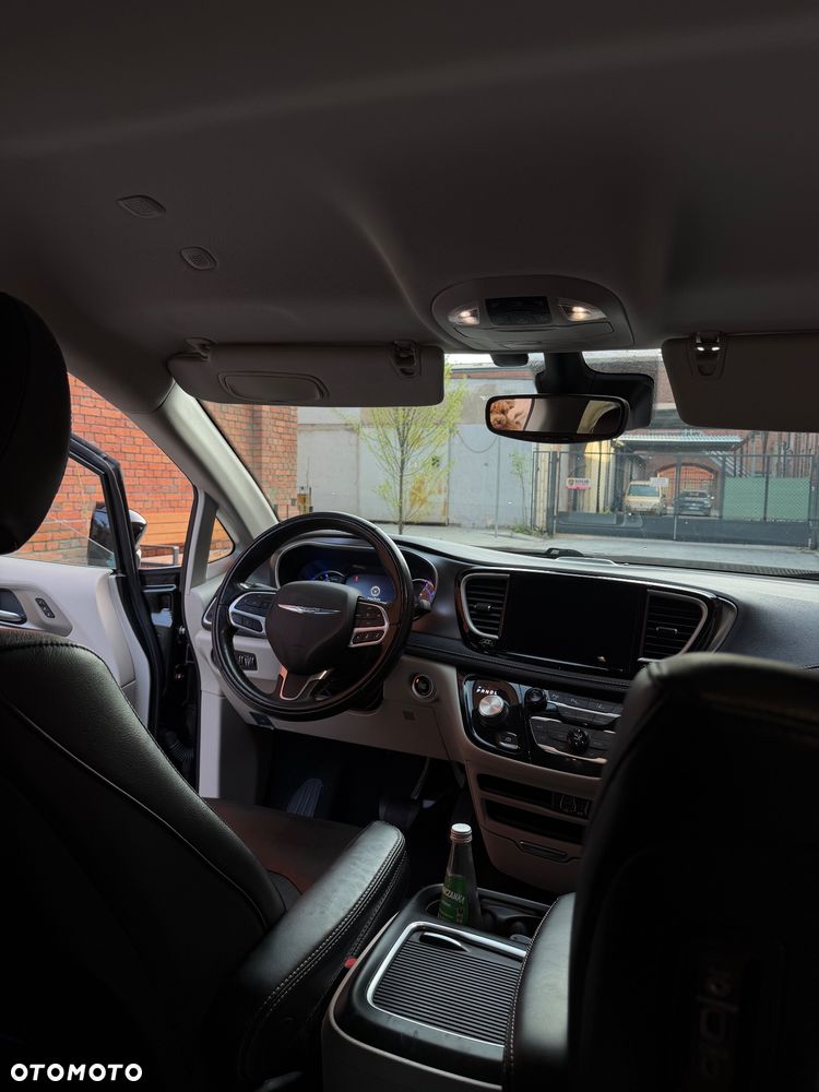 Chrysler Pacifica - 6