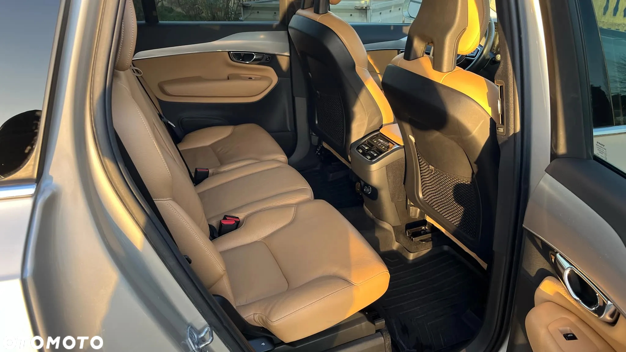 Volvo XC 90 T6 AWD Momentum 7os - 11