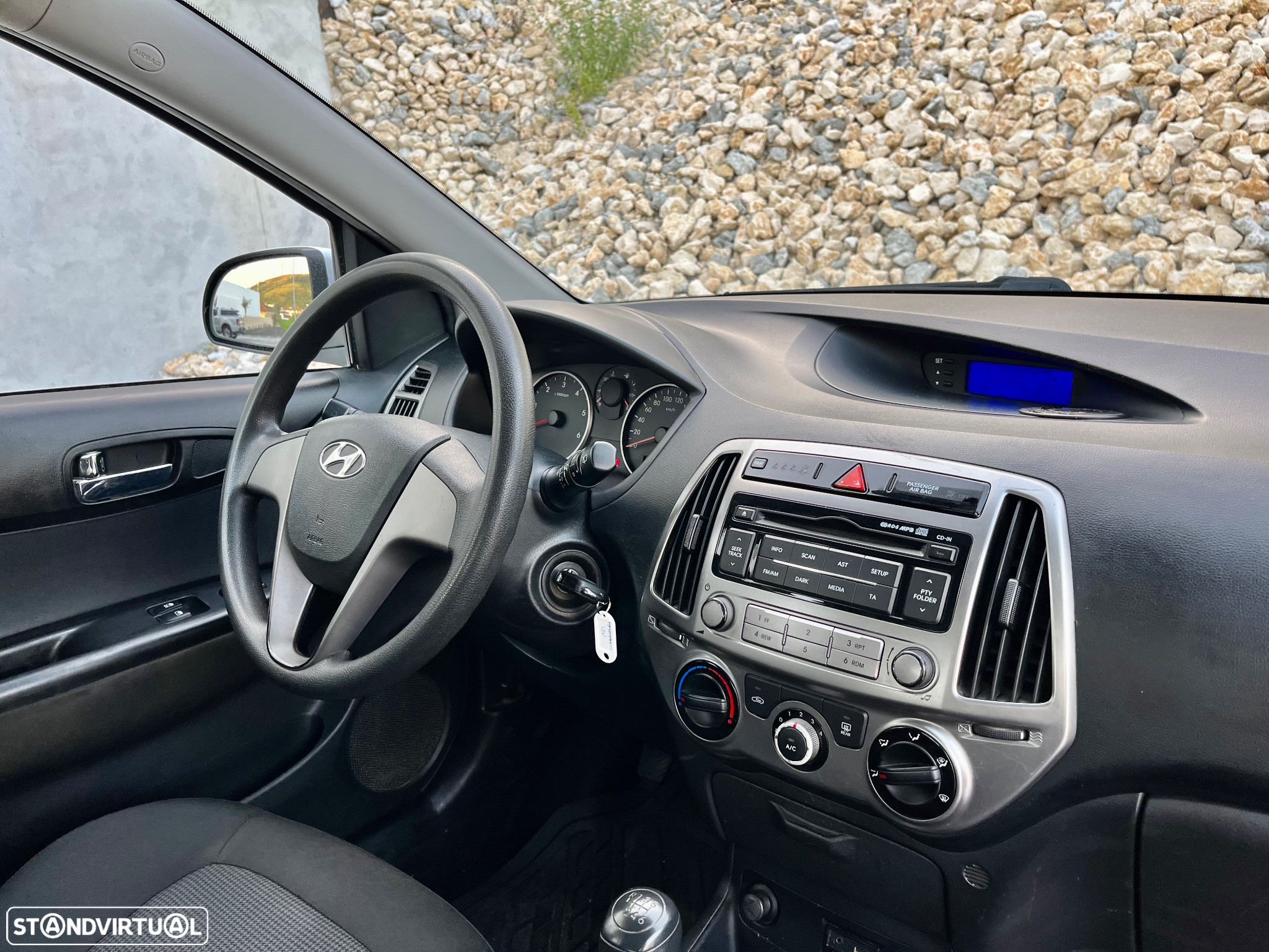 Hyundai i20 1.1 CRDi Urban - 27
