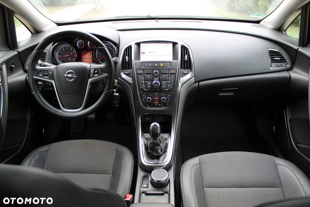 Opel Astra 1.6 Turbo Cosmo - 24