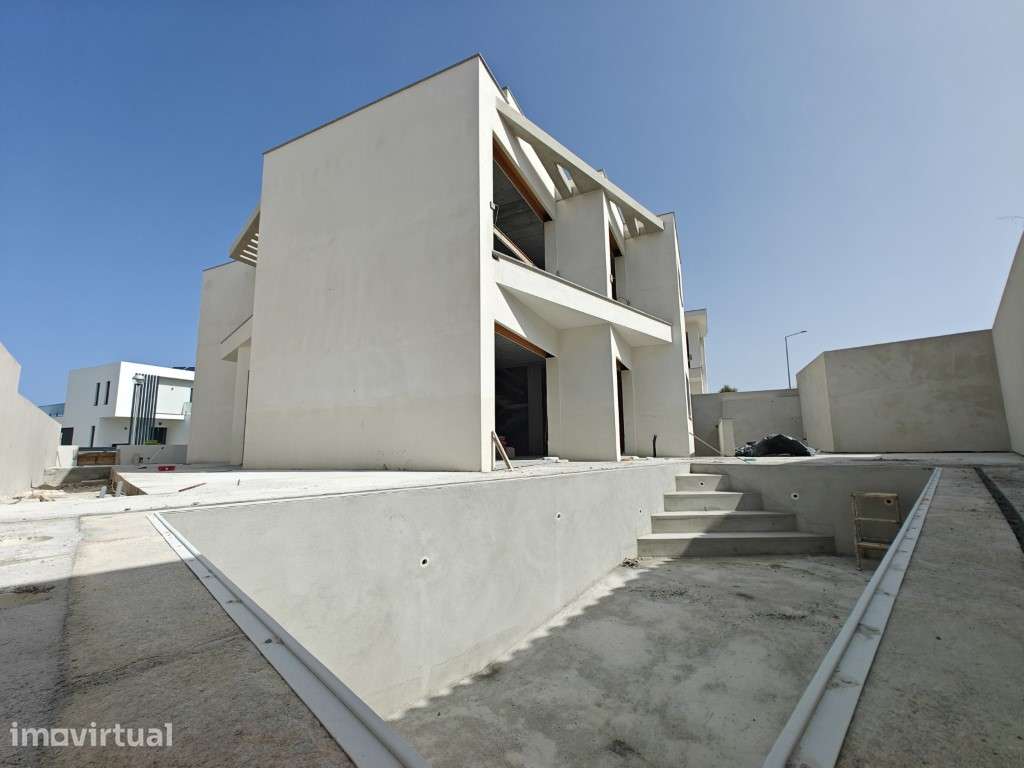 Moradia exclusiva T4 com Piscina - Perto das melhores Praias da Cos... - Grande imagem: 2/27