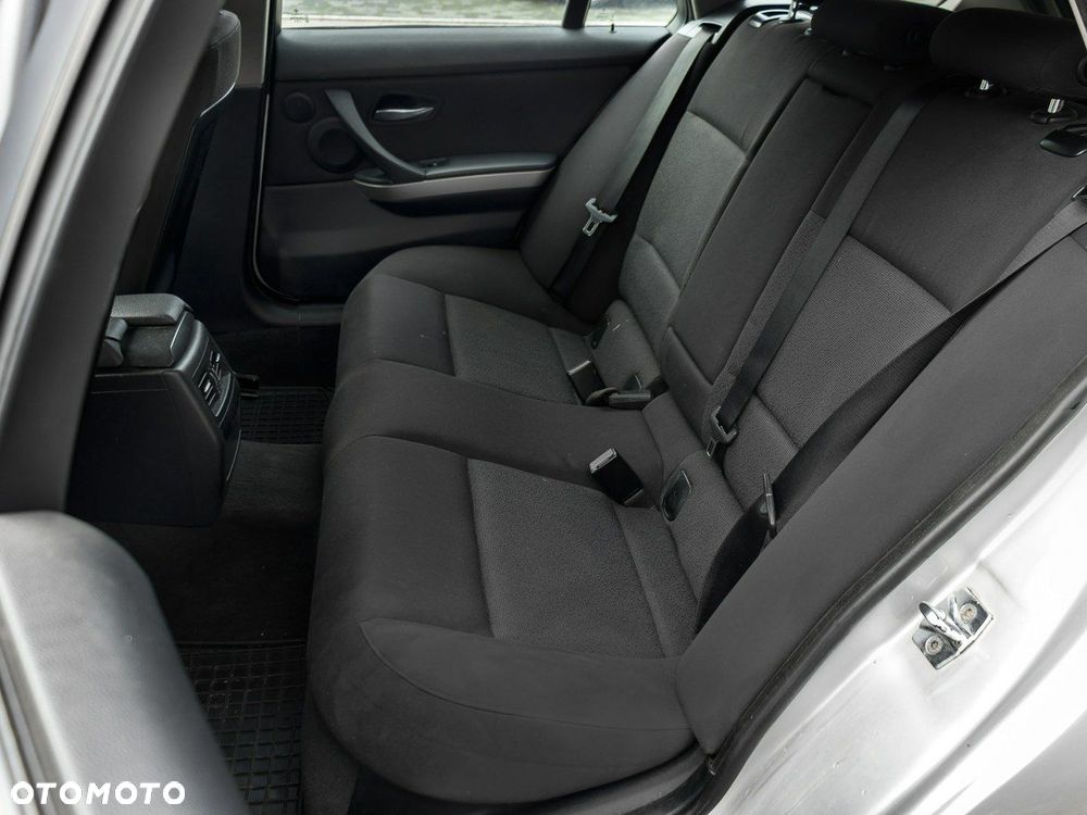 BMW Seria 3 320d DPF Touring - 18